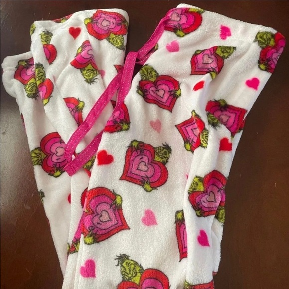 The Grinch White and Pink Heart Pajama Pants
NWT - Picture 1 of 3
